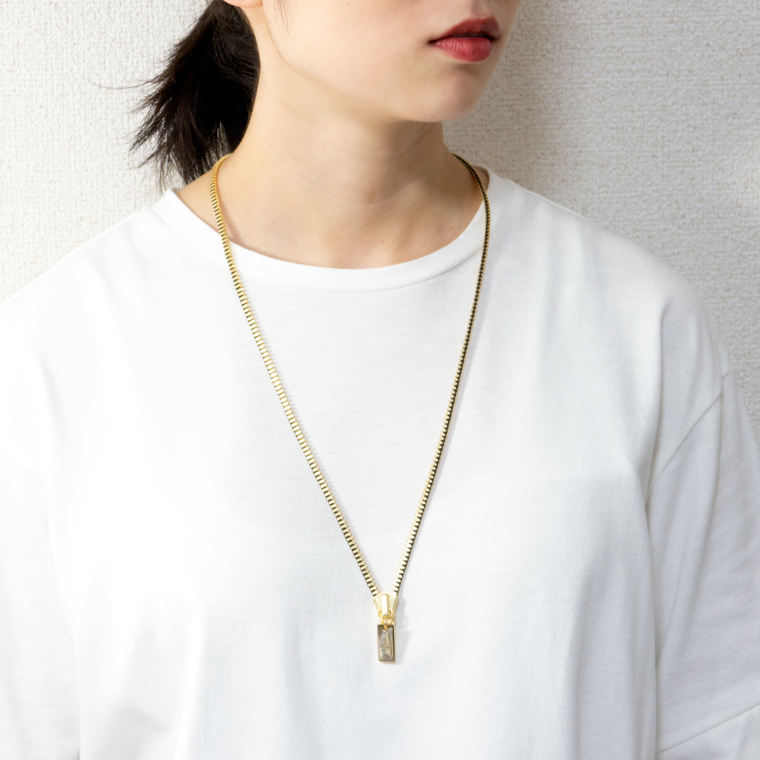 Vネックレス